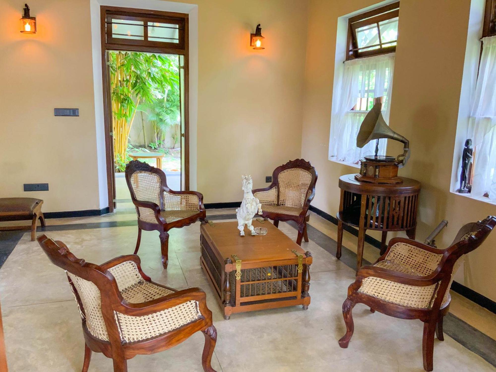 آهانغاما Headman House Antique Villa - A Seaside Royal Stay المظهر الخارجي الصورة