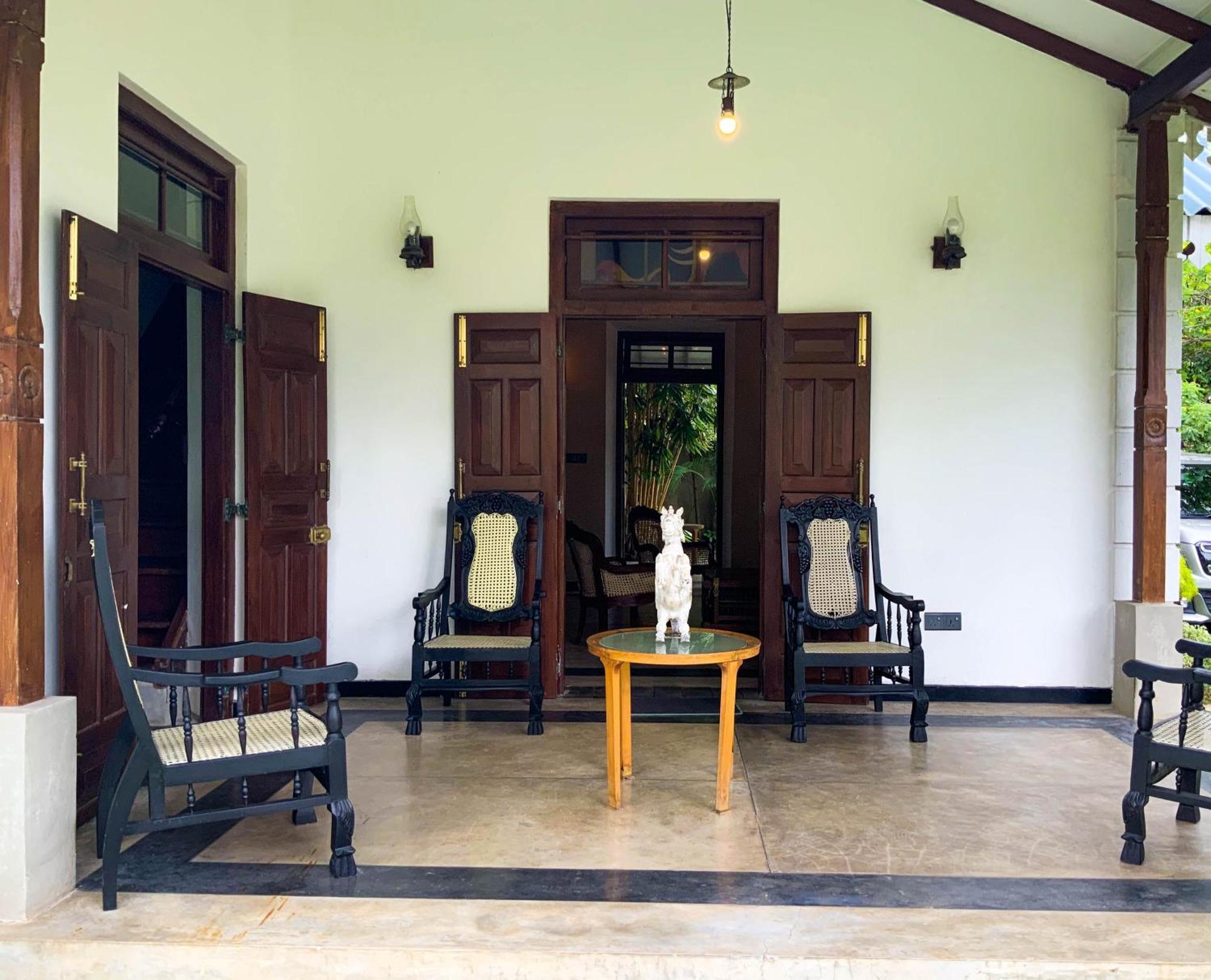 آهانغاما Headman House Antique Villa - A Seaside Royal Stay المظهر الخارجي الصورة