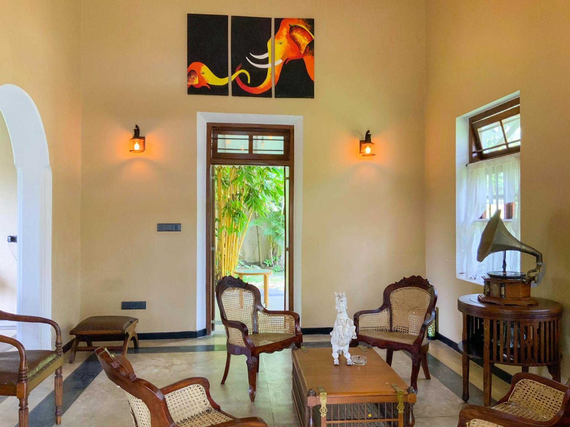 آهانغاما Headman House Antique Villa - A Seaside Royal Stay المظهر الخارجي الصورة