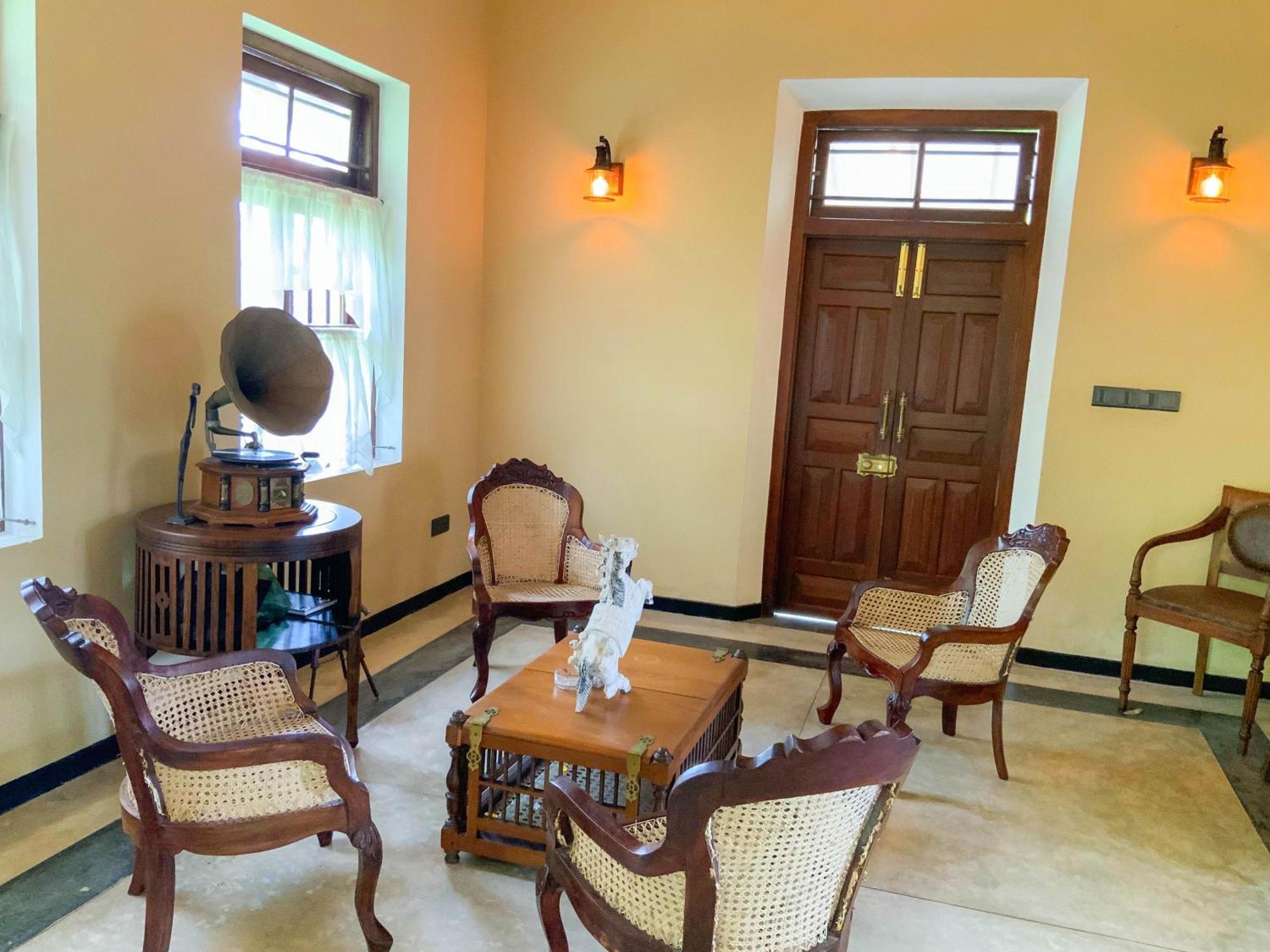آهانغاما Headman House Antique Villa - A Seaside Royal Stay المظهر الخارجي الصورة
