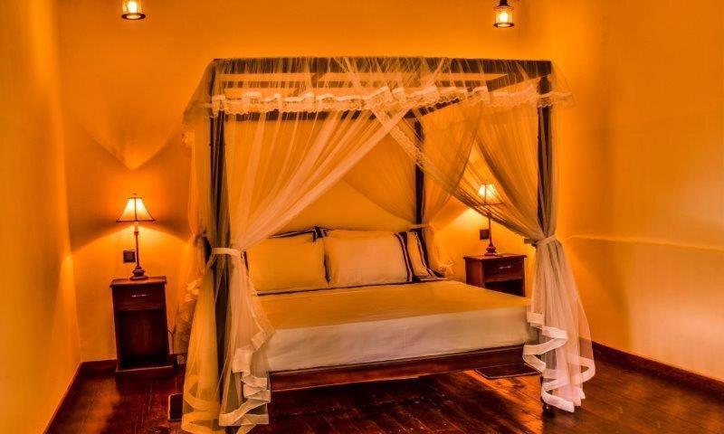 آهانغاما Headman House Antique Villa - A Seaside Royal Stay المظهر الخارجي الصورة