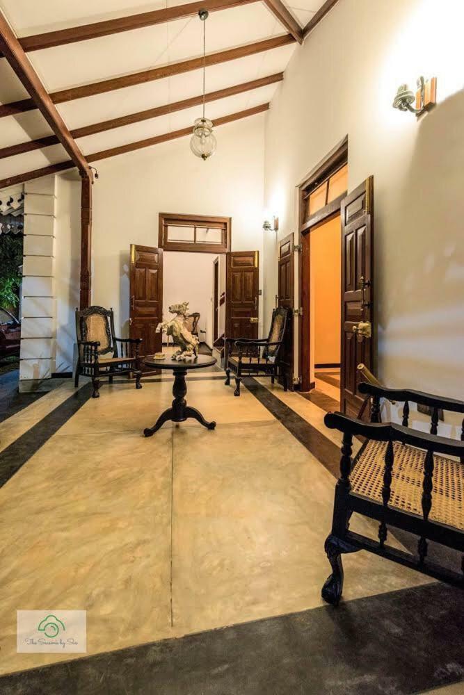 آهانغاما Headman House Antique Villa - A Seaside Royal Stay المظهر الخارجي الصورة